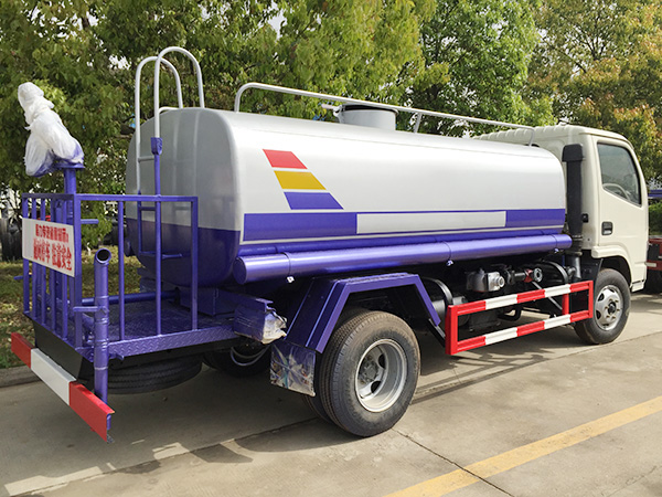 藍牌小多利卡灑水車