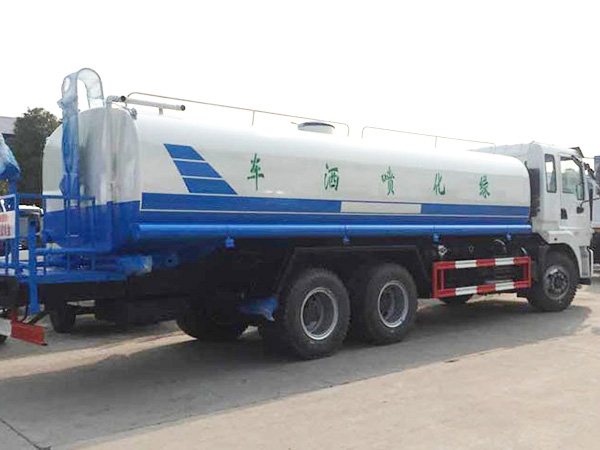 東風后八輪灑水車