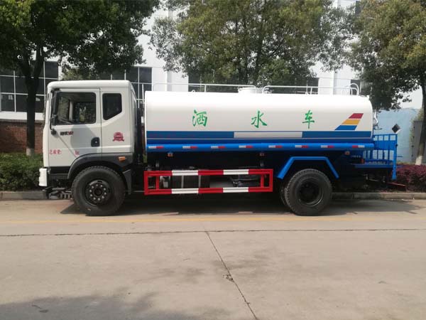 東風御虎灑水車