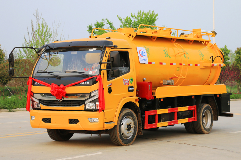 國六大多利卡清洗吸污車