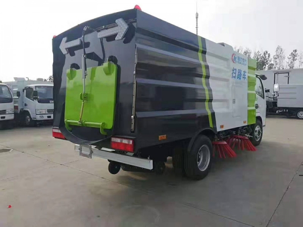 國(guó)六東風(fēng)利卡掃路車