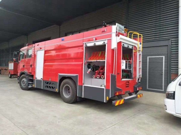 國六重汽豪沃8噸泡沫消防車