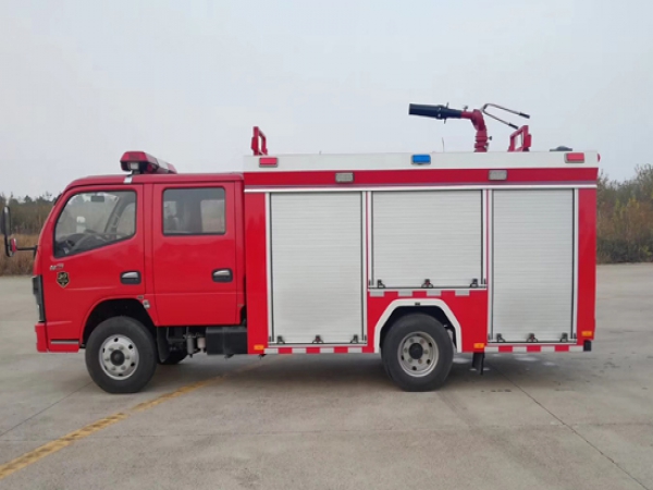 國六東風(fēng)小型水罐消防車2.5噸