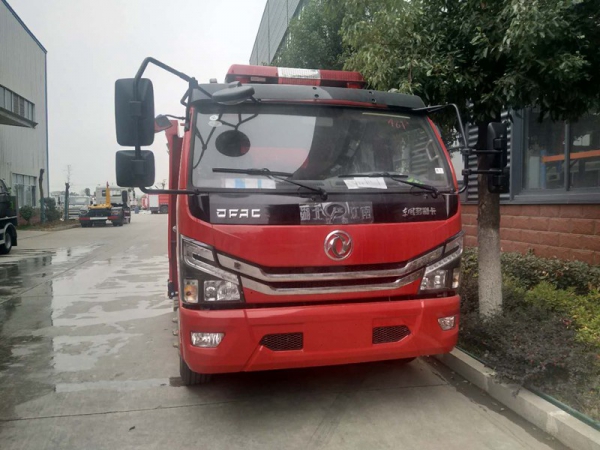 東風大多利卡5噸水罐消防車