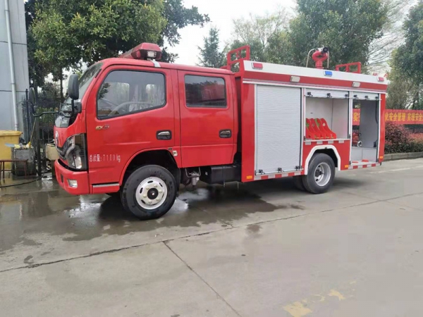 國(guó)六東風(fēng)凱普特2.5噸水罐消防車