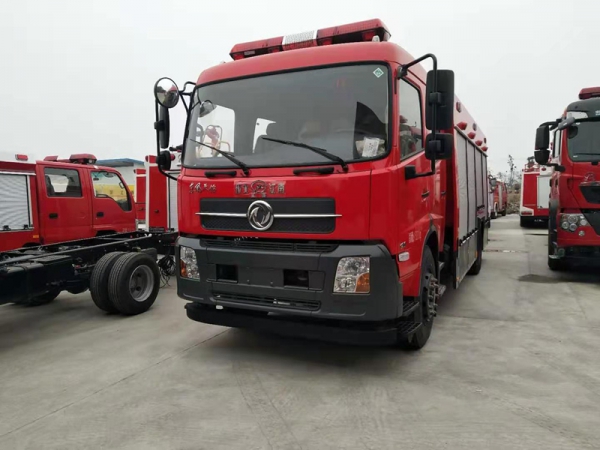 國六東風5.5噸泡沫消防車