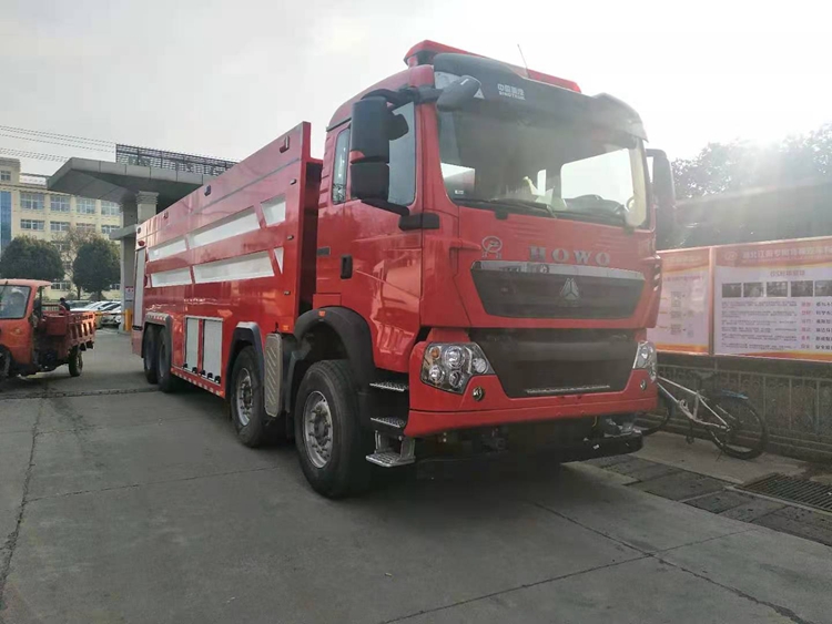 國六重汽豪沃消防車24噸水罐消防車