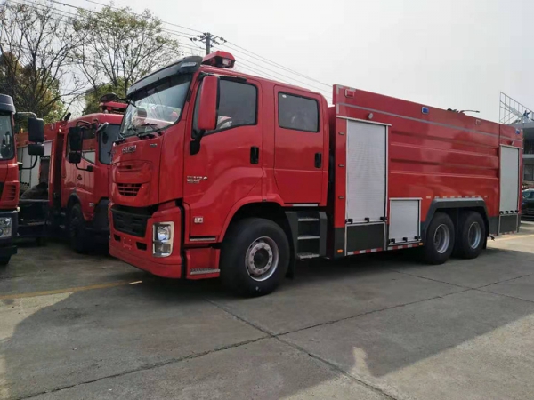 國(guó)六五十鈴后雙橋泡沫消防車(chē)16噸