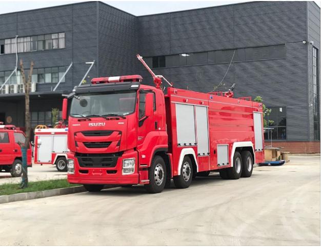 五十鈴前四后八干粉泡沫聯用消防車